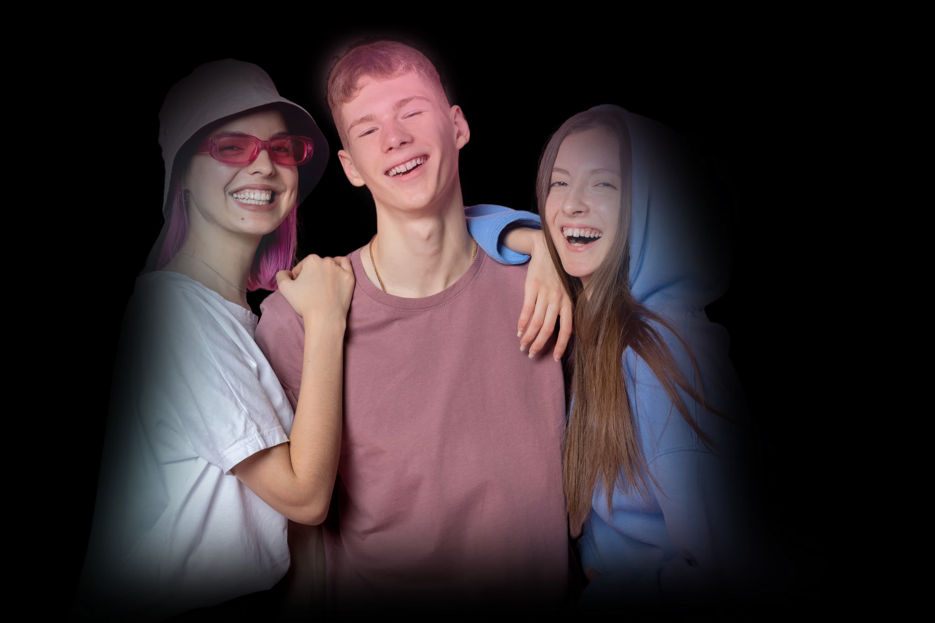 Grupo de personas sonriendo